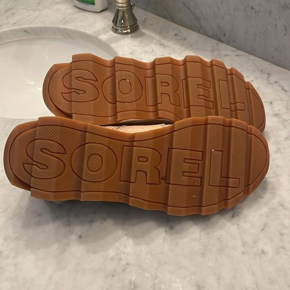 Sorel Kinetic Sneak size 10 neutral beige like new - Picture 9 of 9